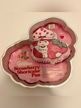 1981 Wilton Strawberry Shortcake cake pan